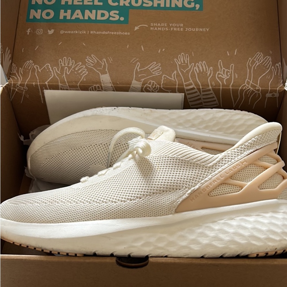 Women’s Kiziks sneakers 8.5